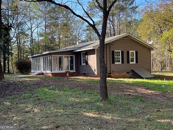 4th image of 233 George Coggin Rd