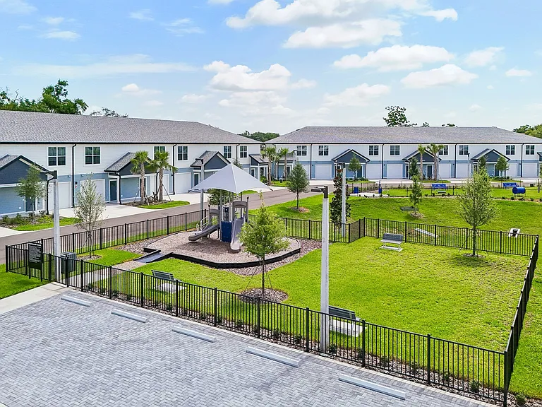 Lake Tavares Apartments — Photo 72