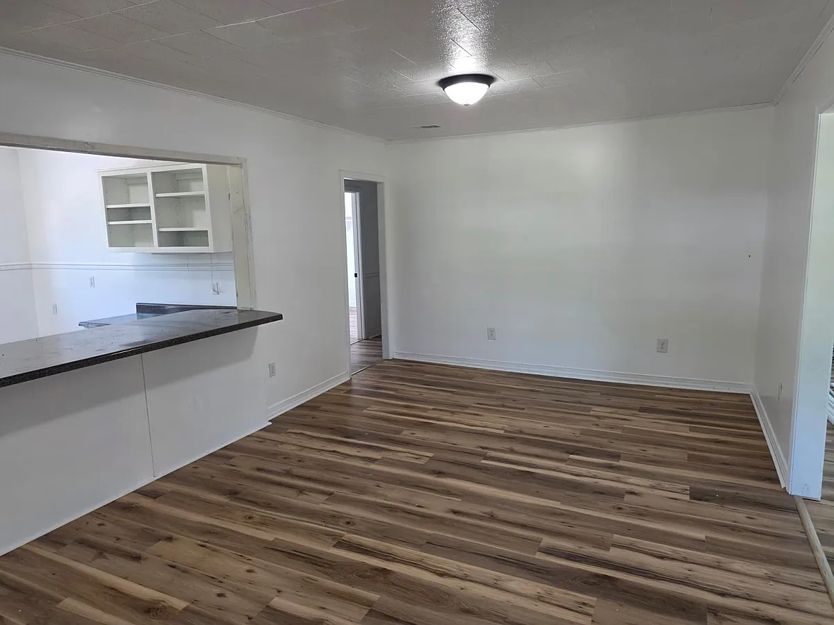 Building Photo - 2122 Taft Ave