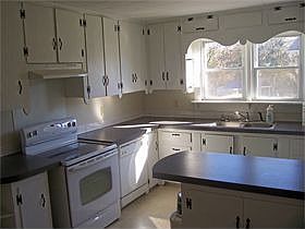 LARGE EAT-IN KITCHEN