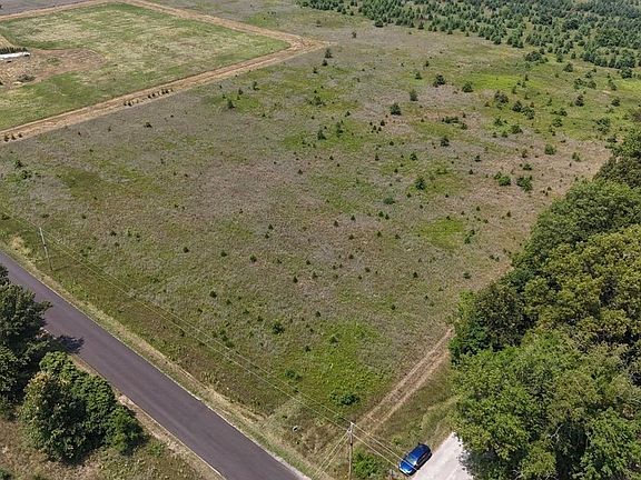 2nd image of 900 E Rd