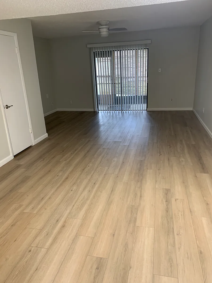 Building Photo - 122 Springwood B Cir #B