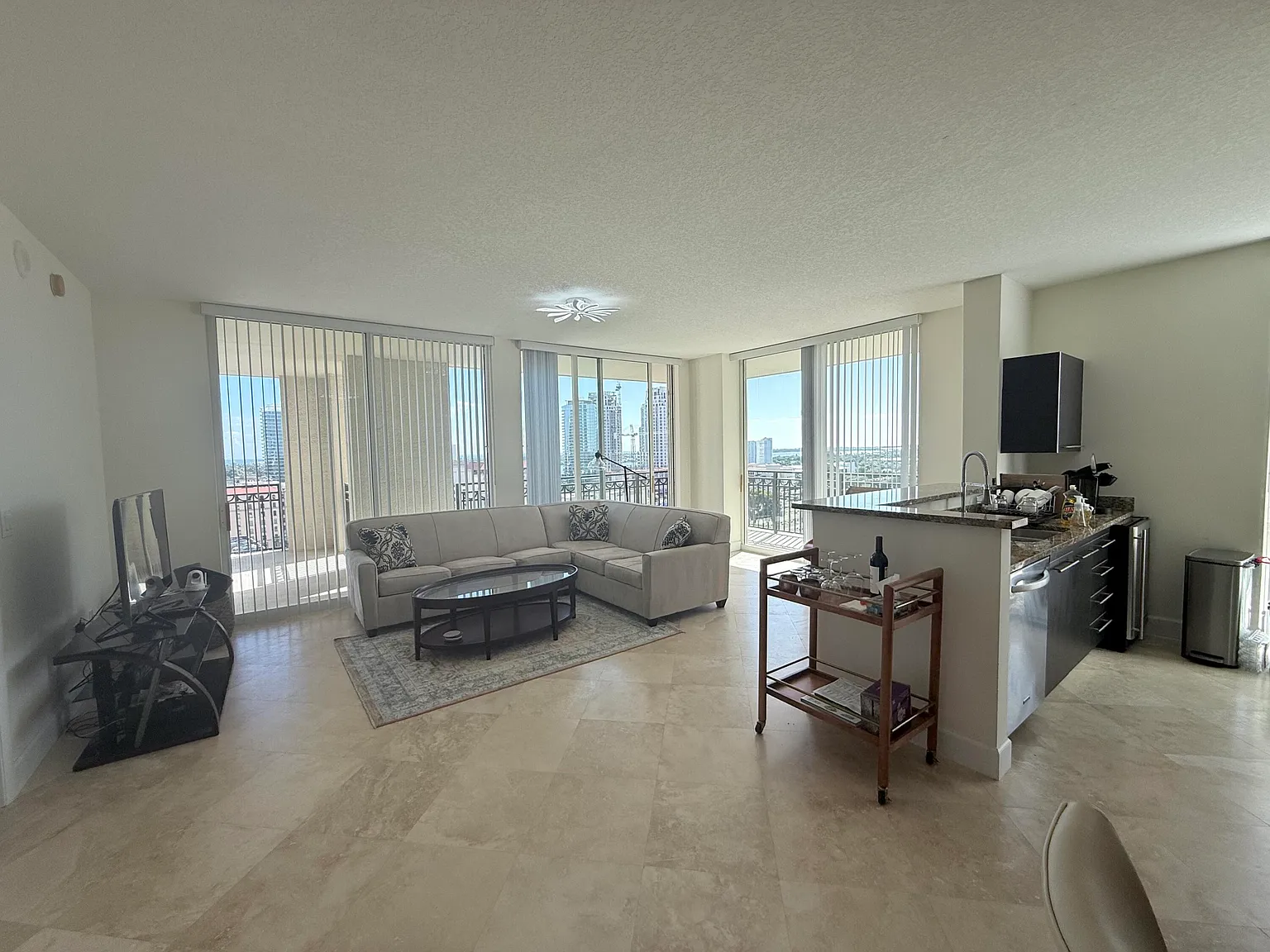 3 bed, 2.0 bath, 1606 sqft, $6,000 — Photo 3