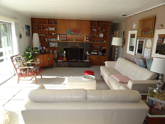 Upper living room
