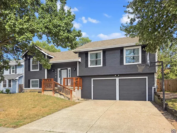 1576 SW Cheyenne Hills Rd, Topeka, KS 66604