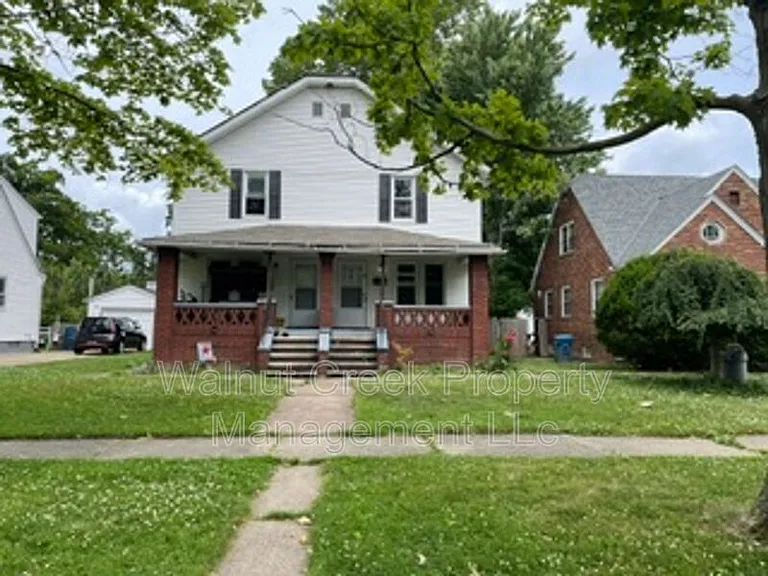 1911 E 34th St — Photo 28