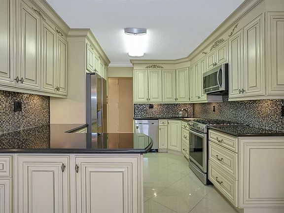 5th image of 166-25 Powells Cove Blvd #1C