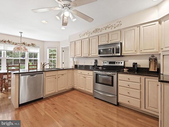 4th image of 303 W Manor Ct