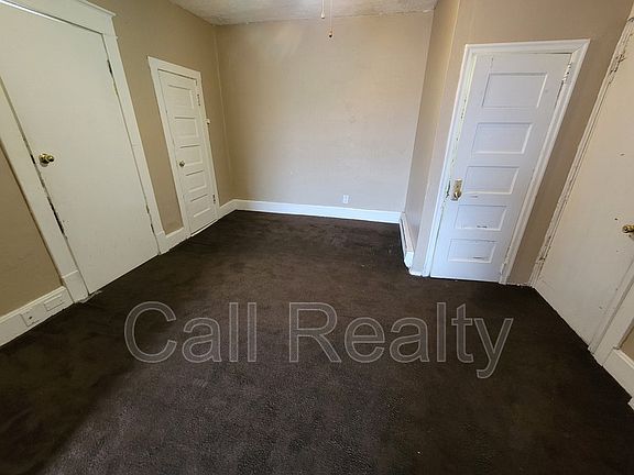 3rd image of 1423 W Maxwell Ave #1
