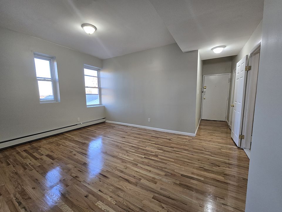 2nd image of 246 Roseville Ave #44D