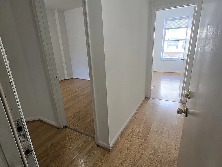501 W Grace St #B — Photo 5