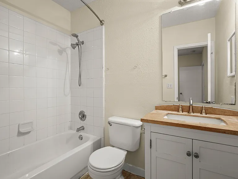 712 W 21st St #101 — Photo 14