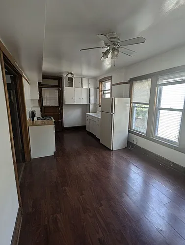 3938 W Roscoe St Photo 1