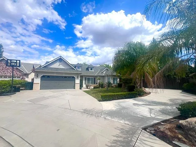 1877 E Turnberry Ave — Photo 2