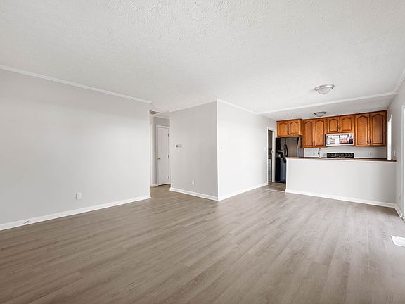 5th image of 1630 Marborough Ln