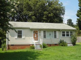 613 E Finch St, Siler City, NC 27344
