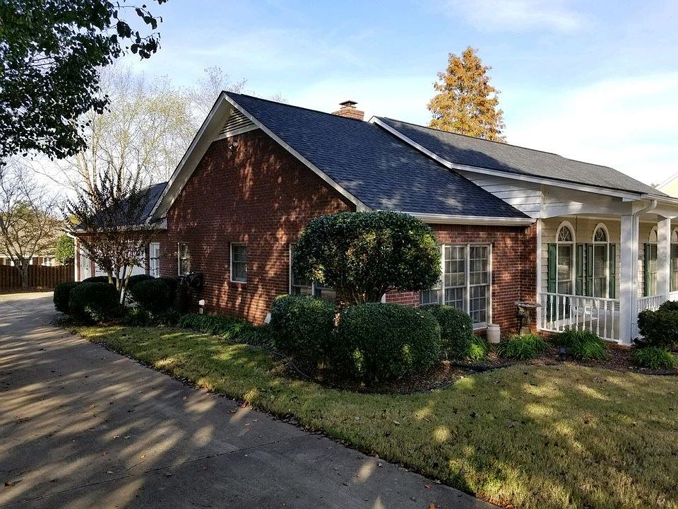 2nd image of 104 Shadow Wood Ln