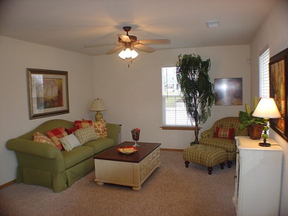 2 bedroom Living Room