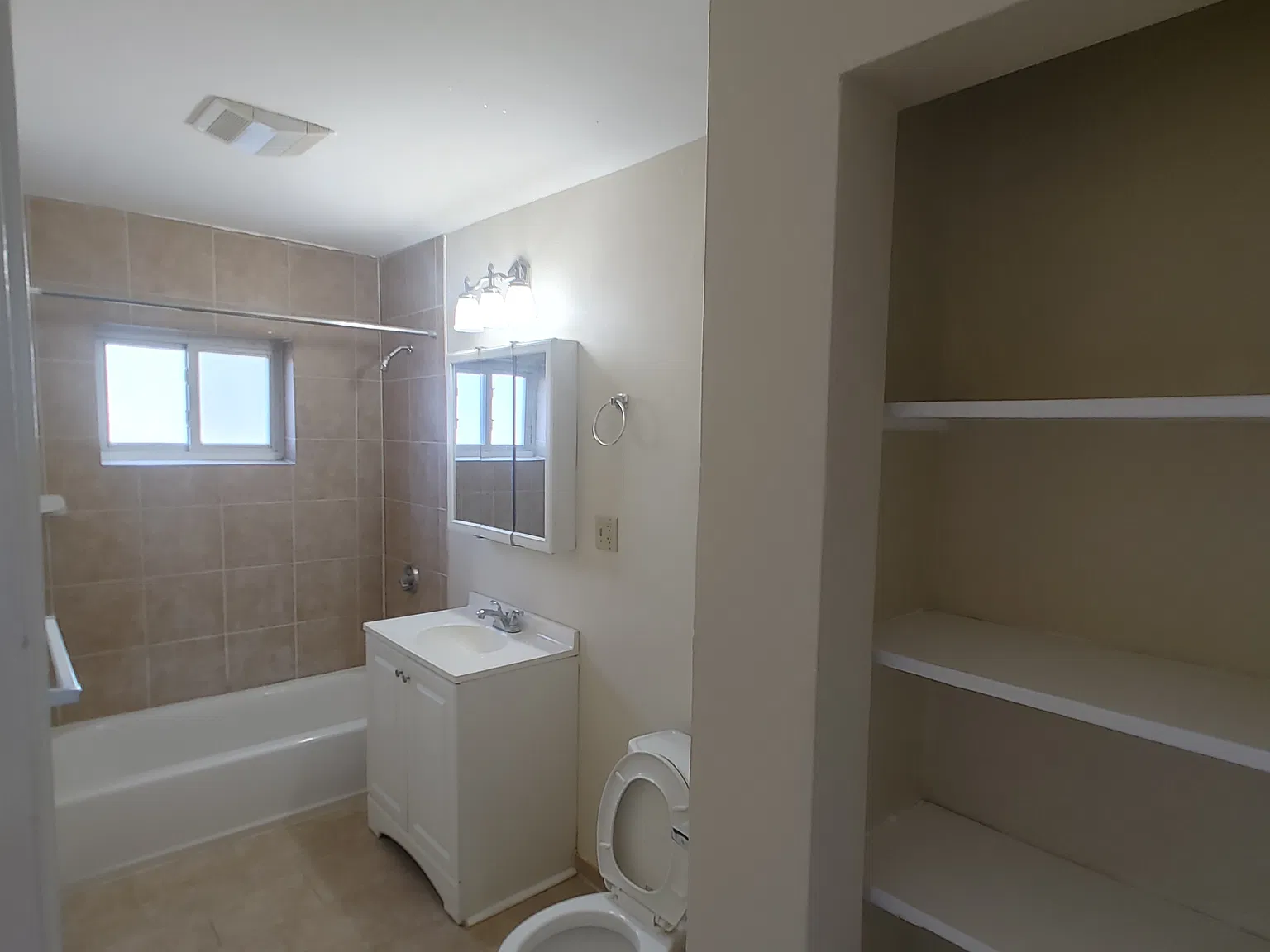 2 bed, $3,000 — Photo 1