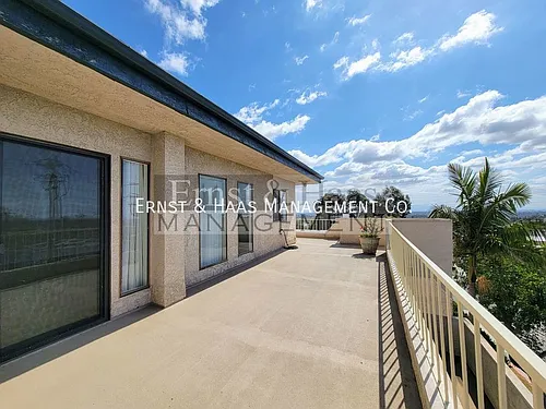 2755 E Hill St Photo 1