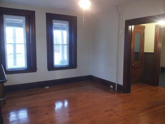 4th image of 220 Main St #House