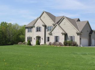 3999 Hawks Ridge Dr, Hubertus, WI 53033