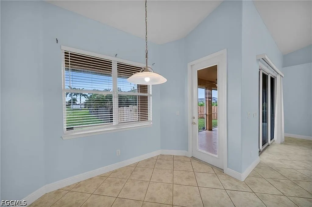 4 bed, 3.0 bath, 2251 sqft, $2,450 — Photo 3
