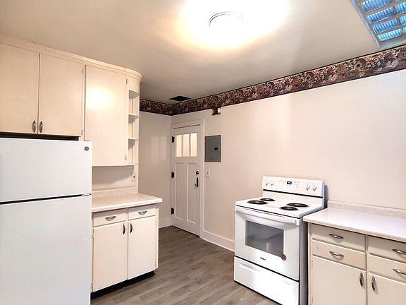 2nd image of 117 W Market St #3
