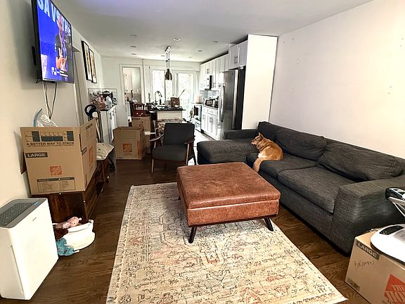 4th image of 25-26 Hoyt Ave S #1