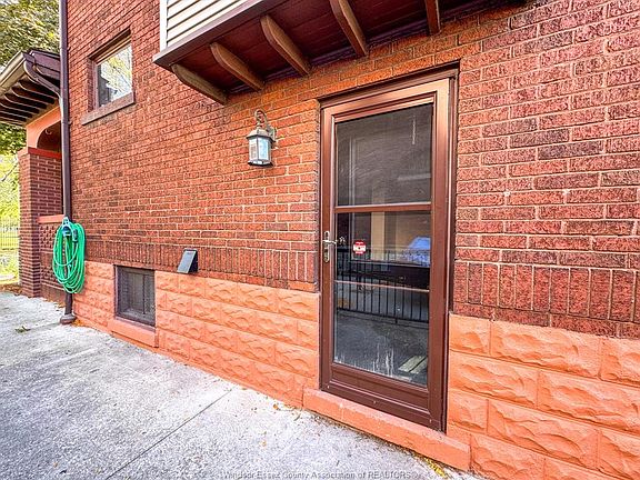 3rd image of 1077 Chilver Rd #2