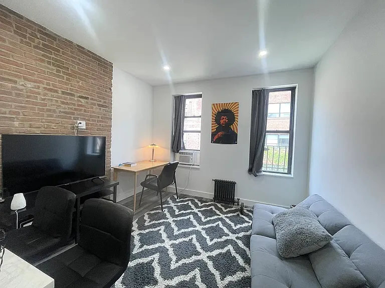 410 W 51st St #504 — Photo 3