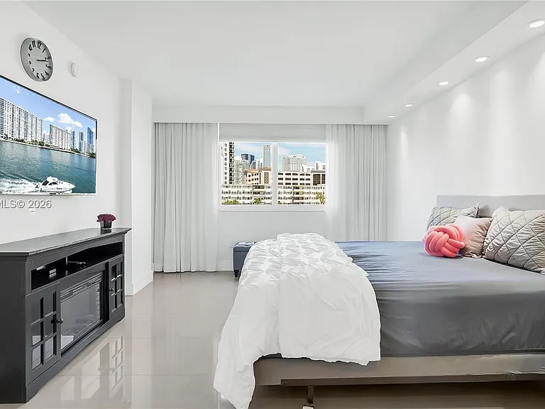 300 Bayview Dr #307 — Photo 26