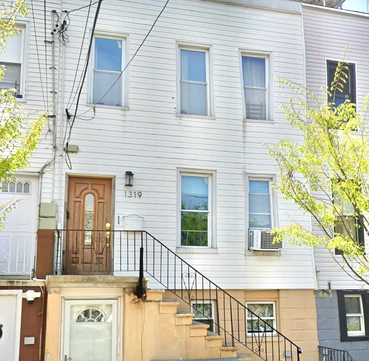 3 bed, 1300 sqft, $3,200 — Photo 1