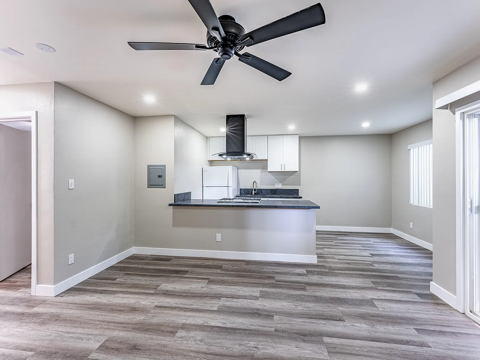 2777 Nimitz Blvd — Photo 2