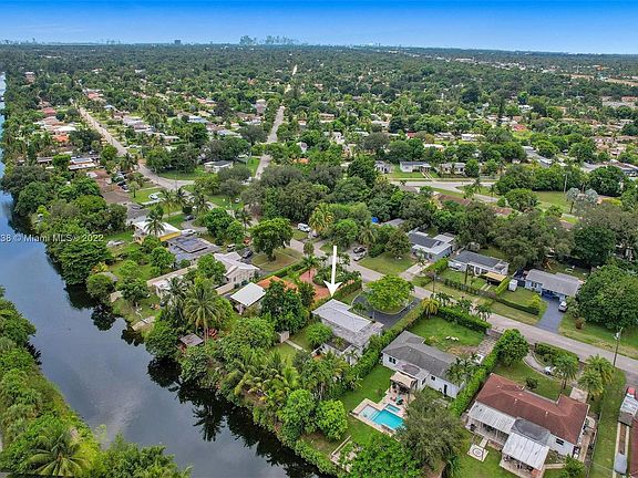 5th image of 221 S Biscayne River Dr