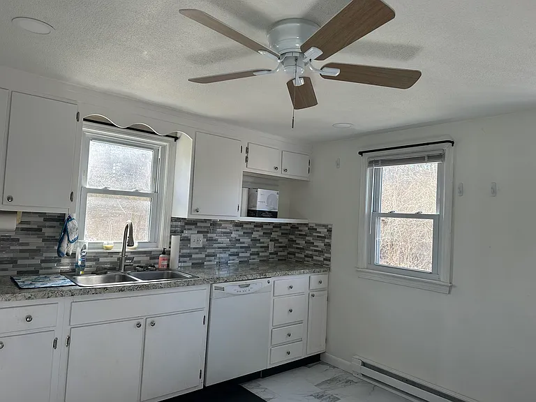 4 Lorraine Ave — Photo 5