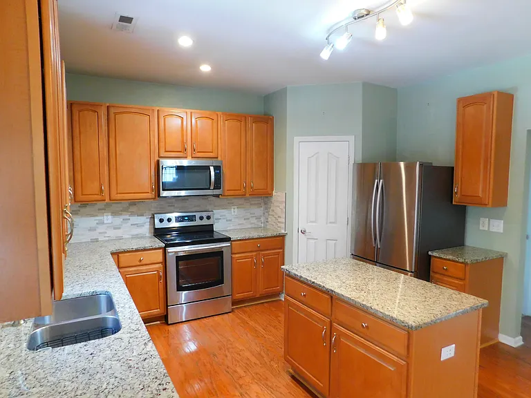 13008 Greencreek Dr — Photo 10