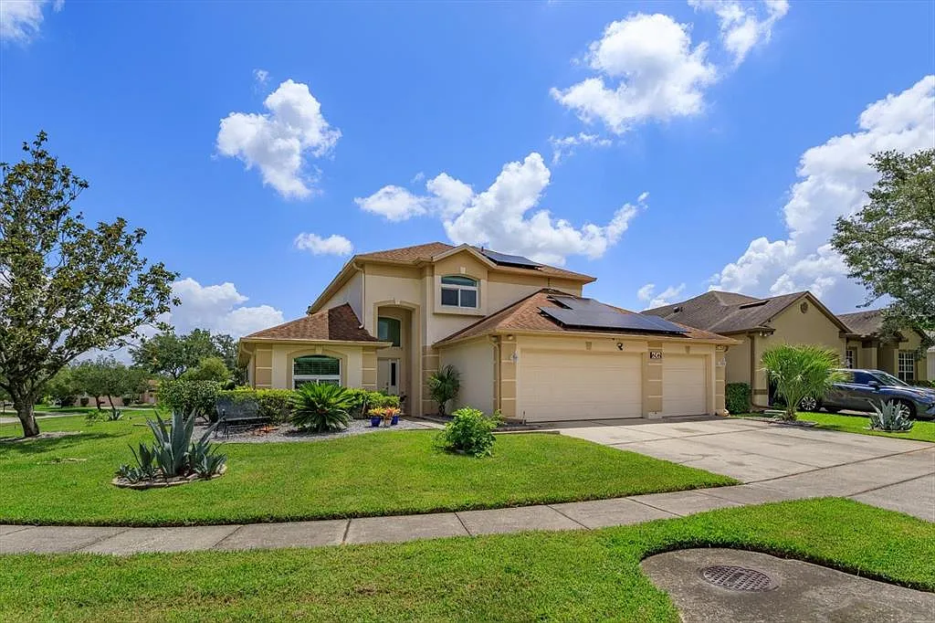 3 bed, 2.5 bath, 1952 sqft, $3,200 — Photo 1