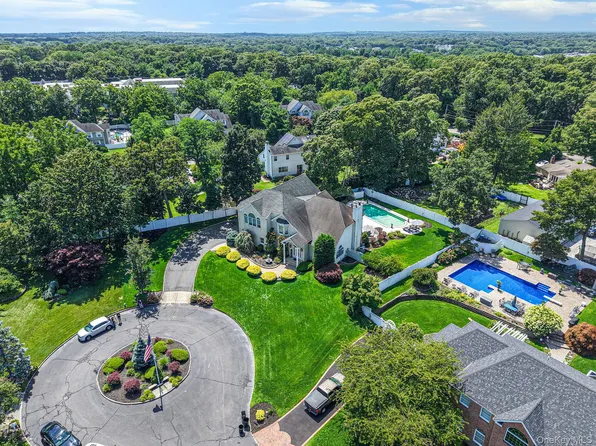2 Hamilton Place, Lake Grove, NY 11755