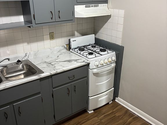 2nd image of 2162 Lamar St #3