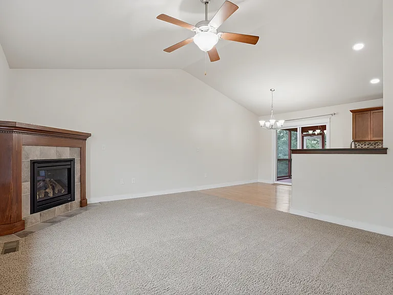 59 Whitechapel Dr — Photo 5