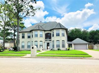 1502 Pine Grove Ln, Pearland, TX 77581