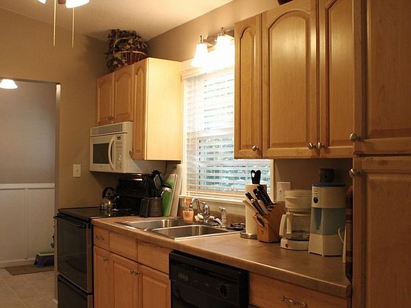 5th image of 214 S Canterbury Dr