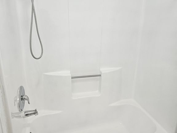 5th image of 14616 Eastwood Ave APT 7