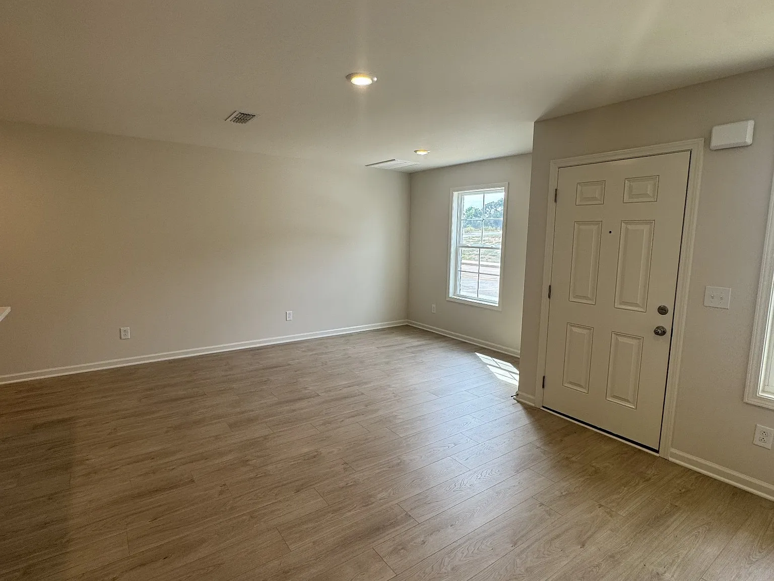 4 bed, 2.5 bath, 1497 sqft, $1,950 — Photo 3
