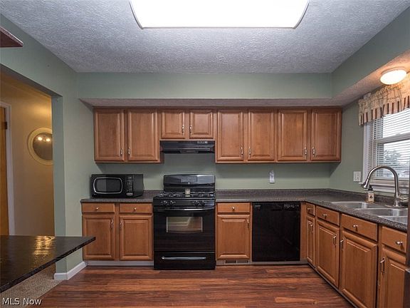 5th image of 4505 Warwick Dr N