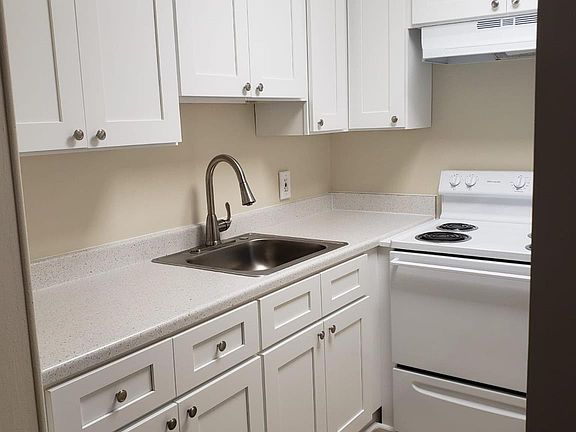 2nd image of 146 Canterbury #146