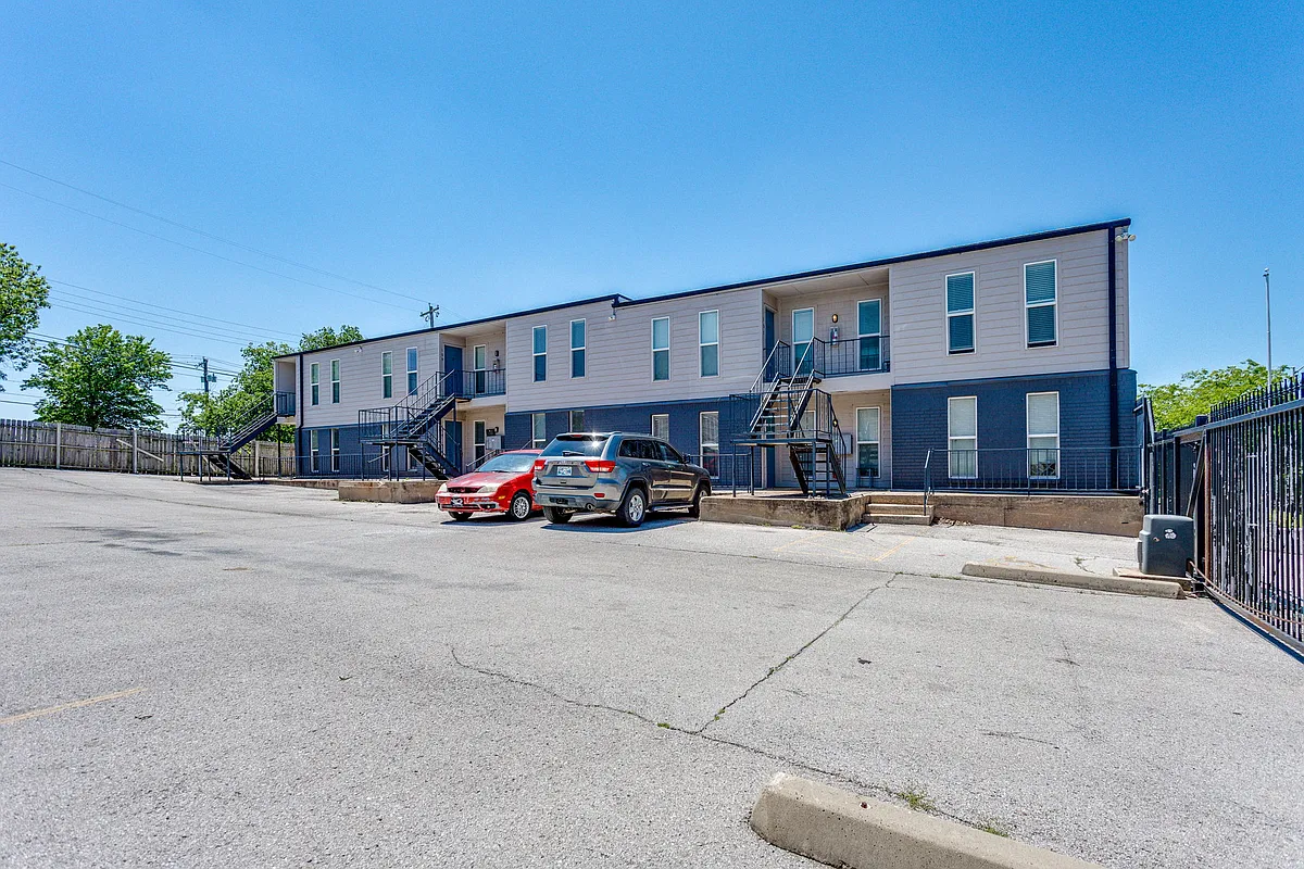 Building Photo - 910 NW 10th St #105