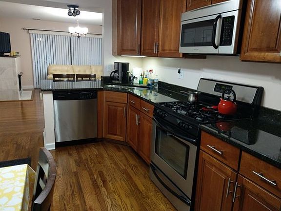4th image of 6417 N Damen Ave APT 2E