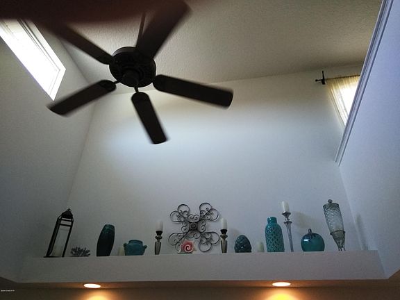 3rd image of 101 Coral Way E APT 6